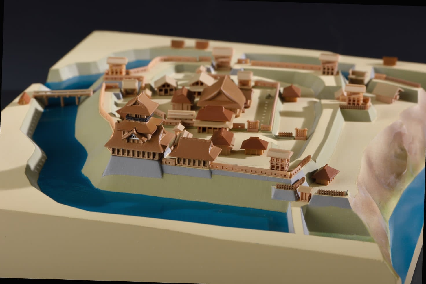 日本模型制造商Shiroterasu采用Raise3D DF2 DLP打印机，克服微型建筑细节成型难题，实现1/1500城郭模型部件内部制造
