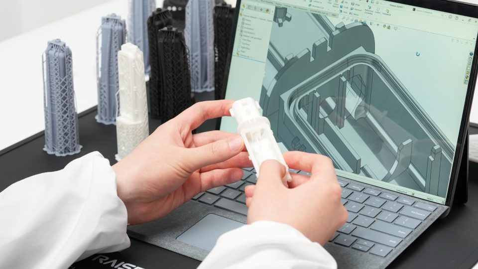 医疗植入件如何借助SLS 3D打印机实现高精度个性化？