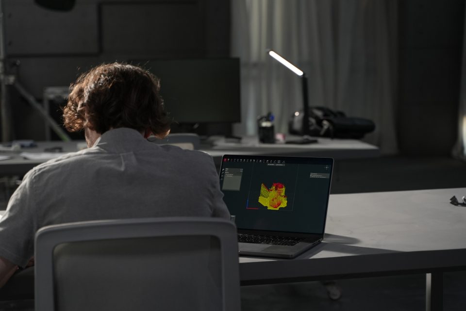 选择性激光烧结 (Selective laser sintering, SLS) 3D 打印技术与应用趋势