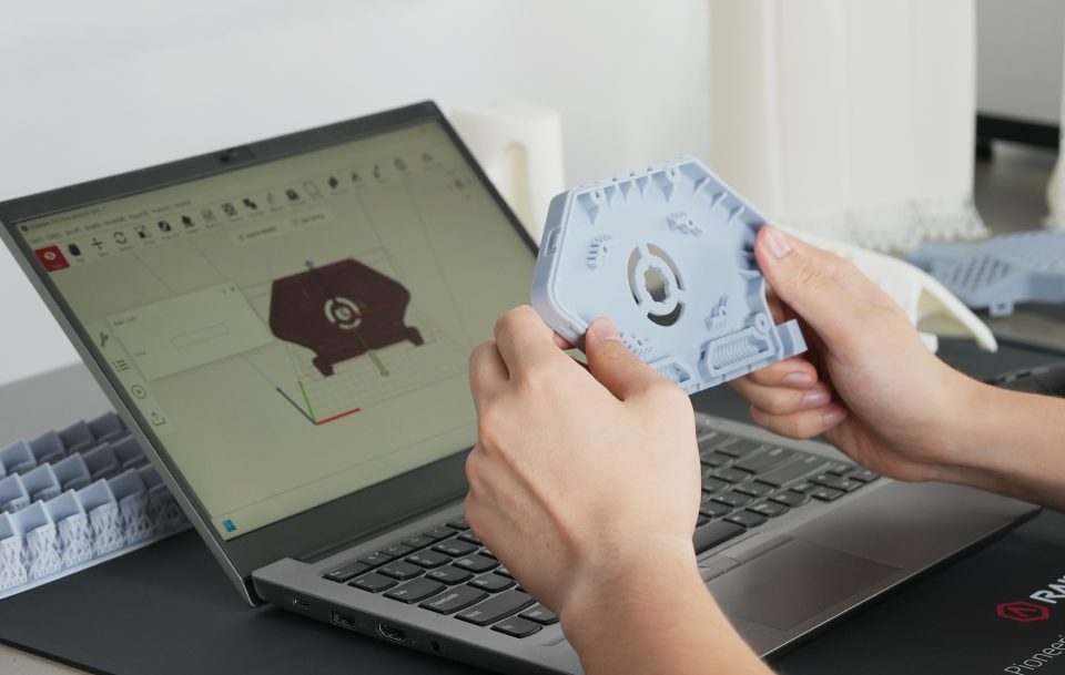 尼龙基碳纤维增强复合材料如何与3D打印结合优化壳体强度？