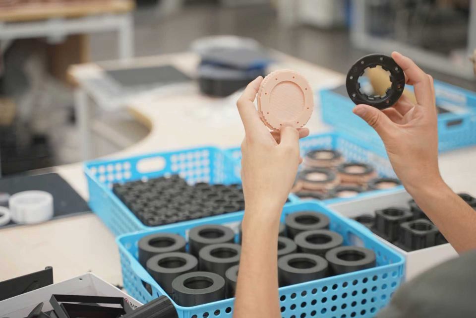 Raise3D DF2 打印头盔结构件，平衡轻量化与抗冲击